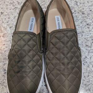 Steve Madden Women's Quilted Olive Sneakers